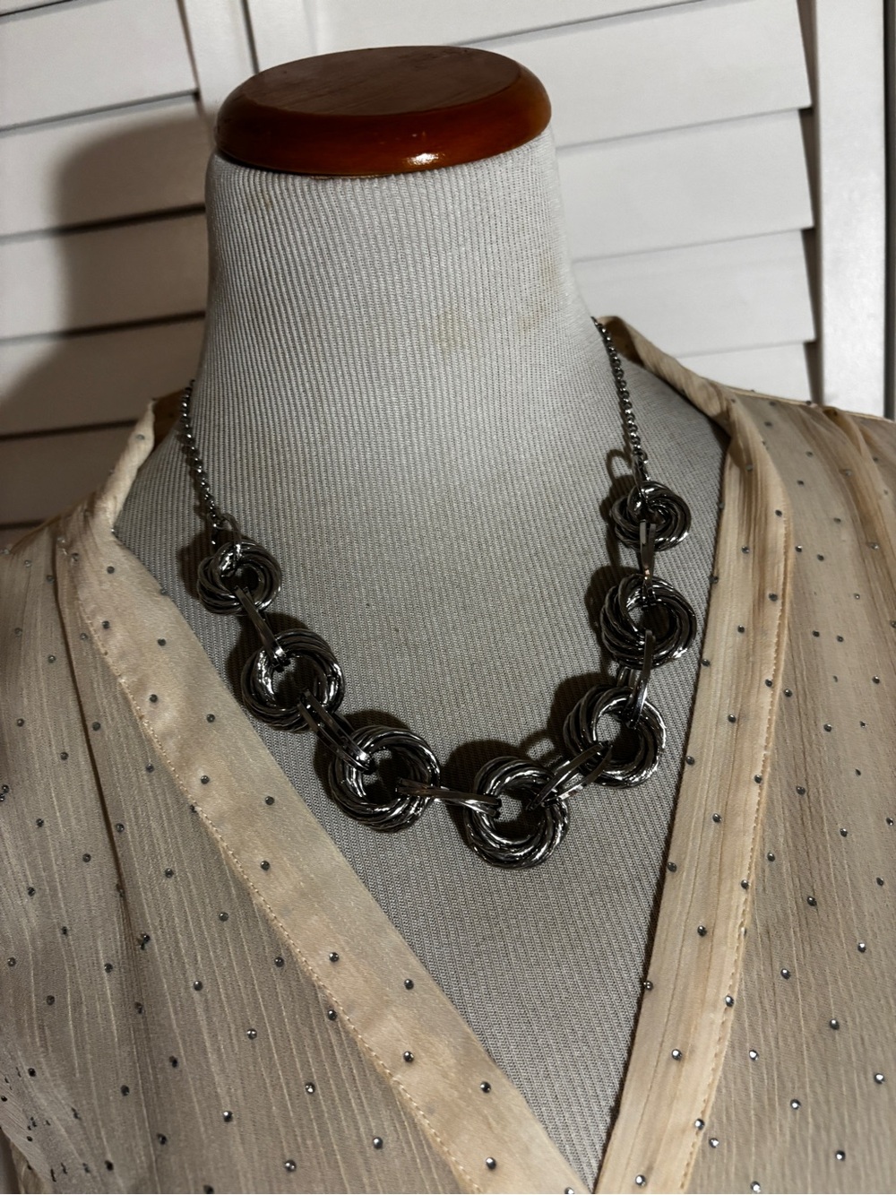 Silver Linked Circle Statement Necklace - Elegant Women's Jewelry